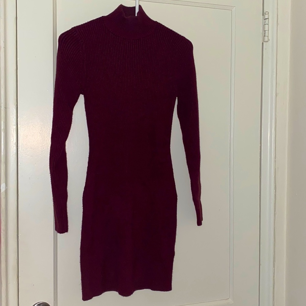 NWT Abercrombie and Fitch burgundy tight fitting dress size: S
